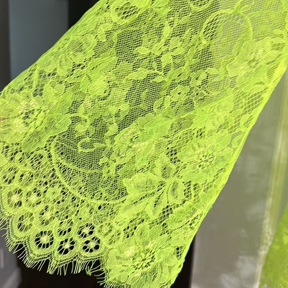 Neon lace  Plus size - Picture 2 of 4